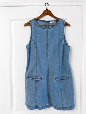 Vigoss Denim Shift Dress Medium Sleeveless Light Wash Pockets Casual Mini